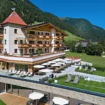 Alpinhotel Berghaus Szálloda 4*