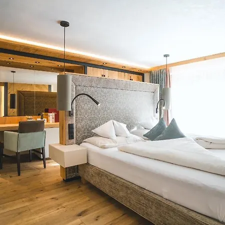 Hotell Alpinhotel Berghaus 4*