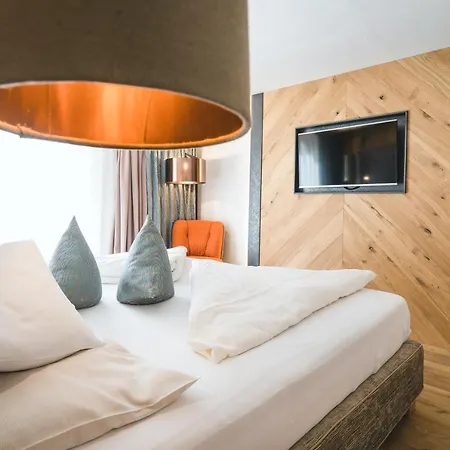 酒店 Alpinhotel Berghaus 图克斯