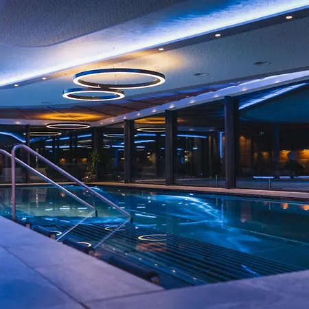 Alpinhotel Berghaus 4* 图克斯