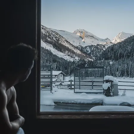 Alpinhotel Berghaus מלון טוקס