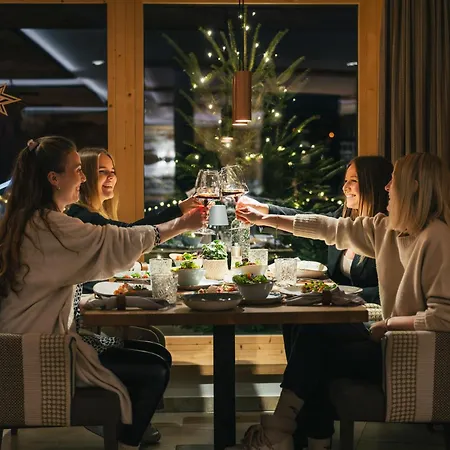 Alpinhotel Berghaus 4* טוקס