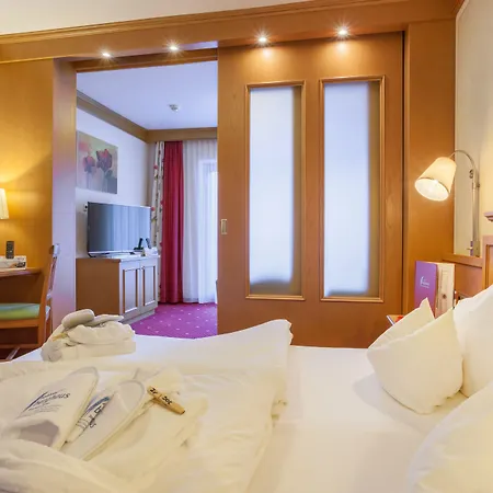 מלון Alpinhotel Berghaus 4*