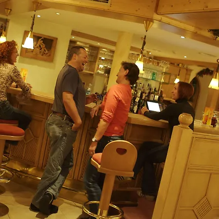 Alpinhotel Berghaus 4* טוקס