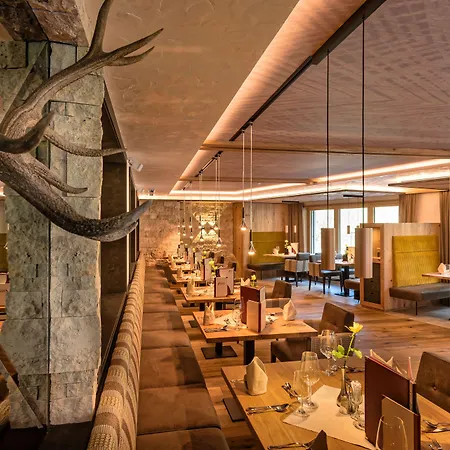 Alpinhotel Berghaus 4*