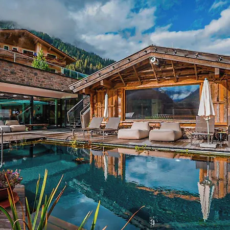 Alpinhotel Berghaus Hotell 4*