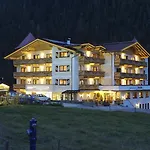 Szálloda Alpinhotel Berghaus 4*